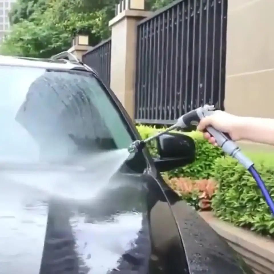 Jetterix limpiando una terraza con un chorro de agua a presión